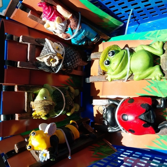 PLANT pot huggers set (frog,turtle,ladybug,knome,bee,owl) - Picture 2 of 9